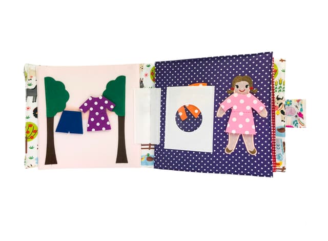 Jucarie educativa - Carte senzoriala: Viata practica | Mukibooks