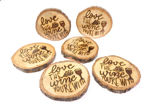 Suport pentru pahare din lemn reciclat - "Love the wine you're with" | Deco Sara's Handmade