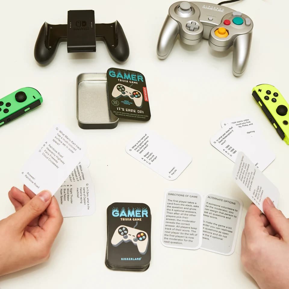 Joc - Gamer Trivia Tin | Kikkerland