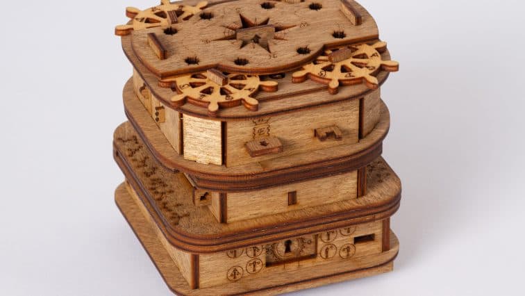 Joc de logica - Cluebox - Escape Room in a Box: Davy Jones Locker | iDventure