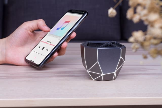 Boxa portabila - Geo Speaker (Negru-Alb) | Xoopar