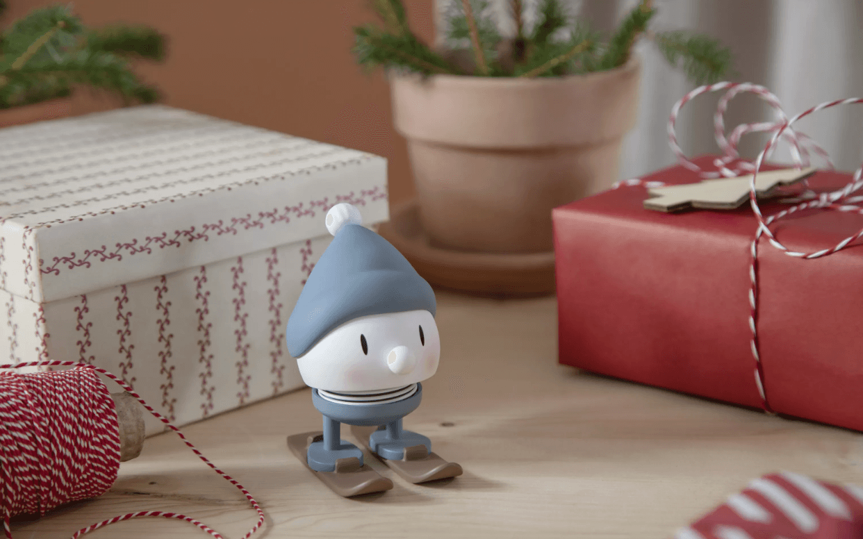 Figurina - Skiing Bumble - Sky | Hoptimist
