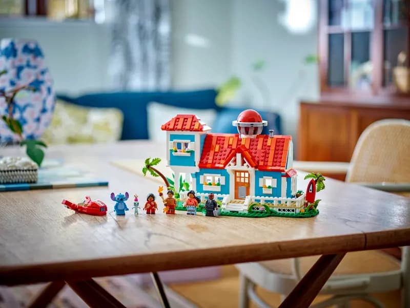 LEGO Disney - Casa de pe plaja a lui Lilo si Stitch (43268) | LEGO