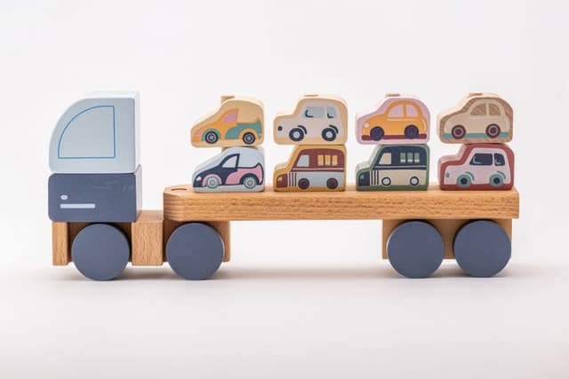 Jucarie din lemn - Cubika - Camion pentru masini - Pastel | Cubika