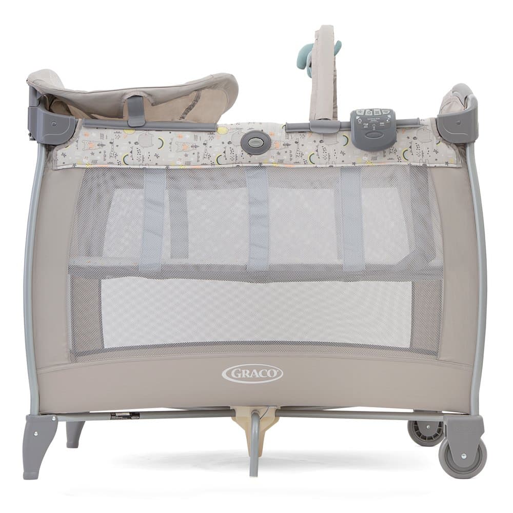 Patut Graco Contour Electra Daydream cu masuta de infasat, arcada cu jucarii, roti, saltea pliabila si geanta de transport