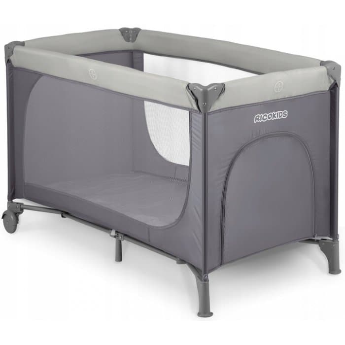 Patut pliabil cu un nivel pentru copii Ricokids,pliere compacta,usa de acces cu fermoar,roti cu frane,husa transport si saltea pliabila incluse Gri deschis