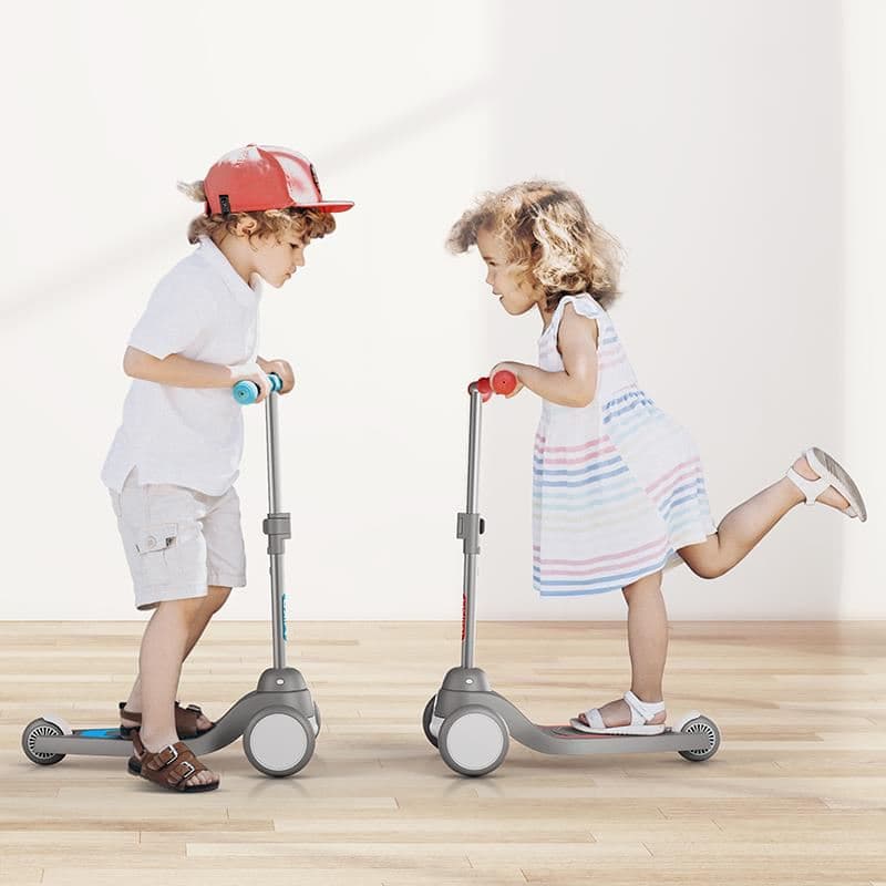 Trotineta Qplay Mika Rosu, 3 roti cu LED, pliabila, ghidon reglabil, greutate suportata 50 kg, varsta 2 ani+