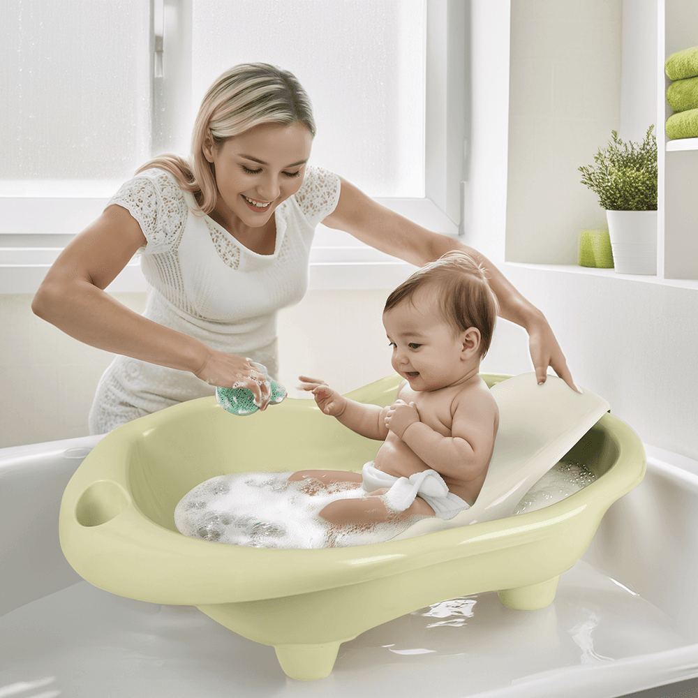 Cadita cu suport anatomic Hippo verde eco, designul usor si compact, cu dop de scurgere , 6 luni+