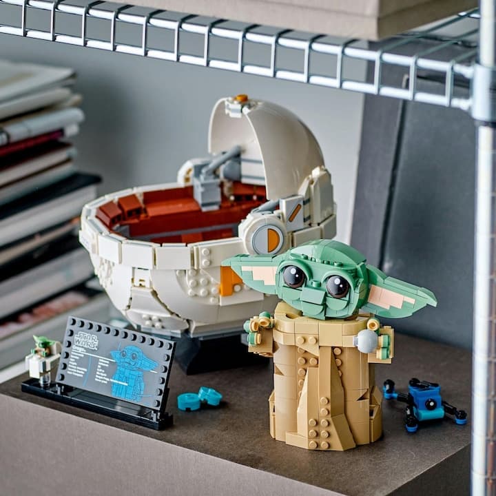 LEGO Star Wars - Grogu cu landoul planor (75403) | LEGO