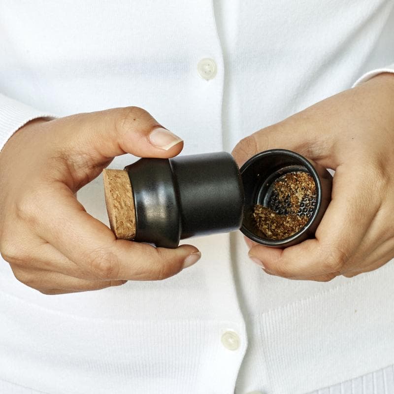 Ustensila mica pentru macinat - Ceramic Grinder and Jar Small Black | Kikkerland