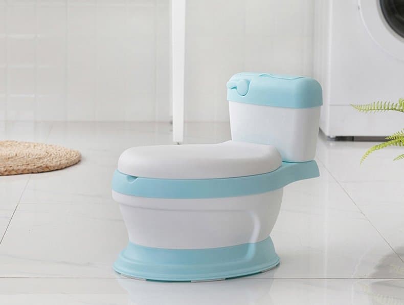Olita educationala pentru copii Little Mom Simulation Potty Blue, design realist ergonomic, colac moale PVC, vas colector detasabil, dimensiune 44 x 30 x 36 cm