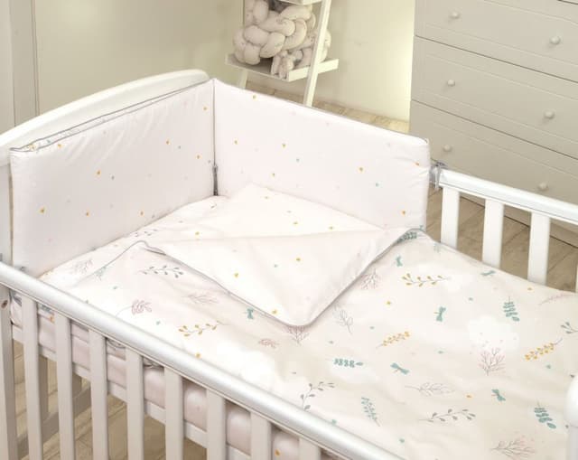 Set lenjerie din bumbac cu protectie laterala fata dubla pentru pat bebelusi 120 x 60 cm Airy Beige