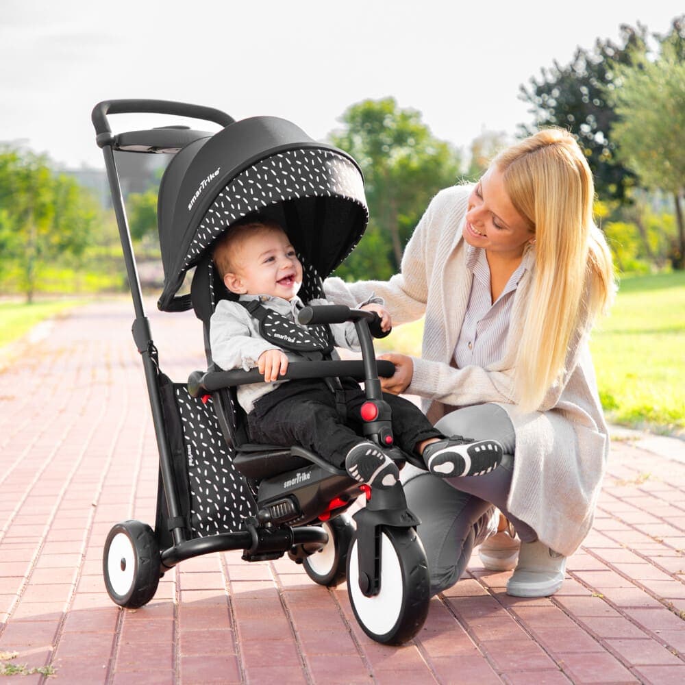 Tricicleta pentru copii Smart Trike STR5 BlackWhite 7 in 1, ultrapliabila, dotata cu frana, scaun rabatabil, de la 6 luni, sistem patentat cu tehnologie Touch Steering