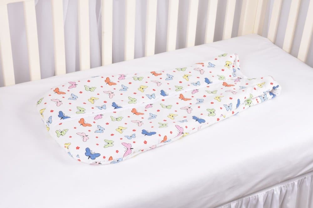 Saculet de dormit gros din bumbac model fluturasi 6-12 luni