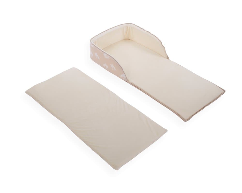 Patut portabil pentru bebelusi si rucsac 2in1 KikkaBoo Memory Rabbits multifunctional,baza din spuma densa cu husa din bumbac,prevazut cu fermoar si bretele reglabile,potrivit pentru calatorii