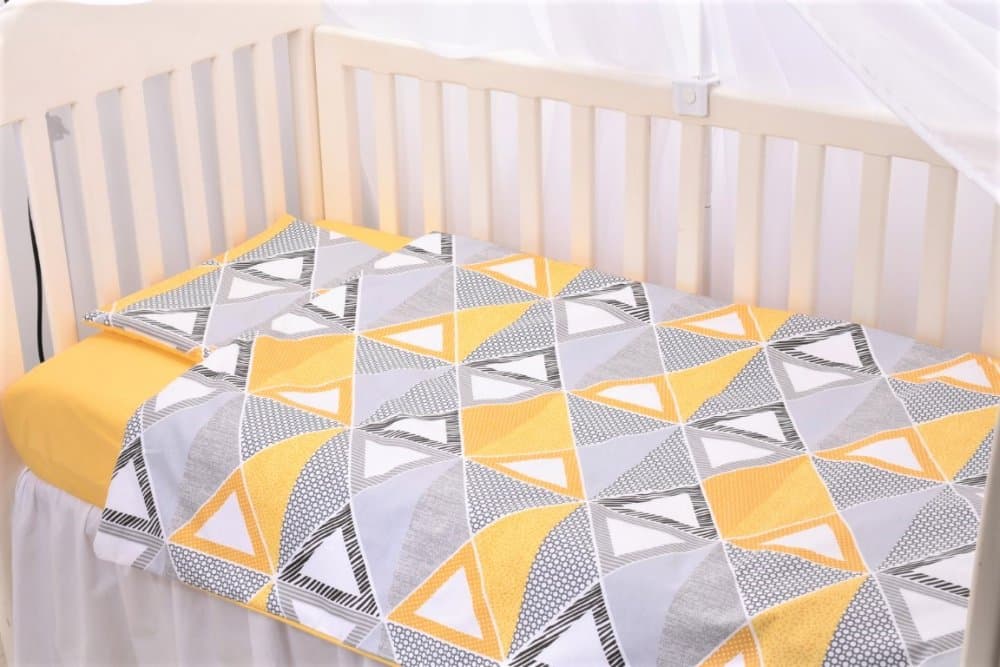 Lenjerie patut cu 3 piese 120x60 cm din bumbac model Triunghiuri