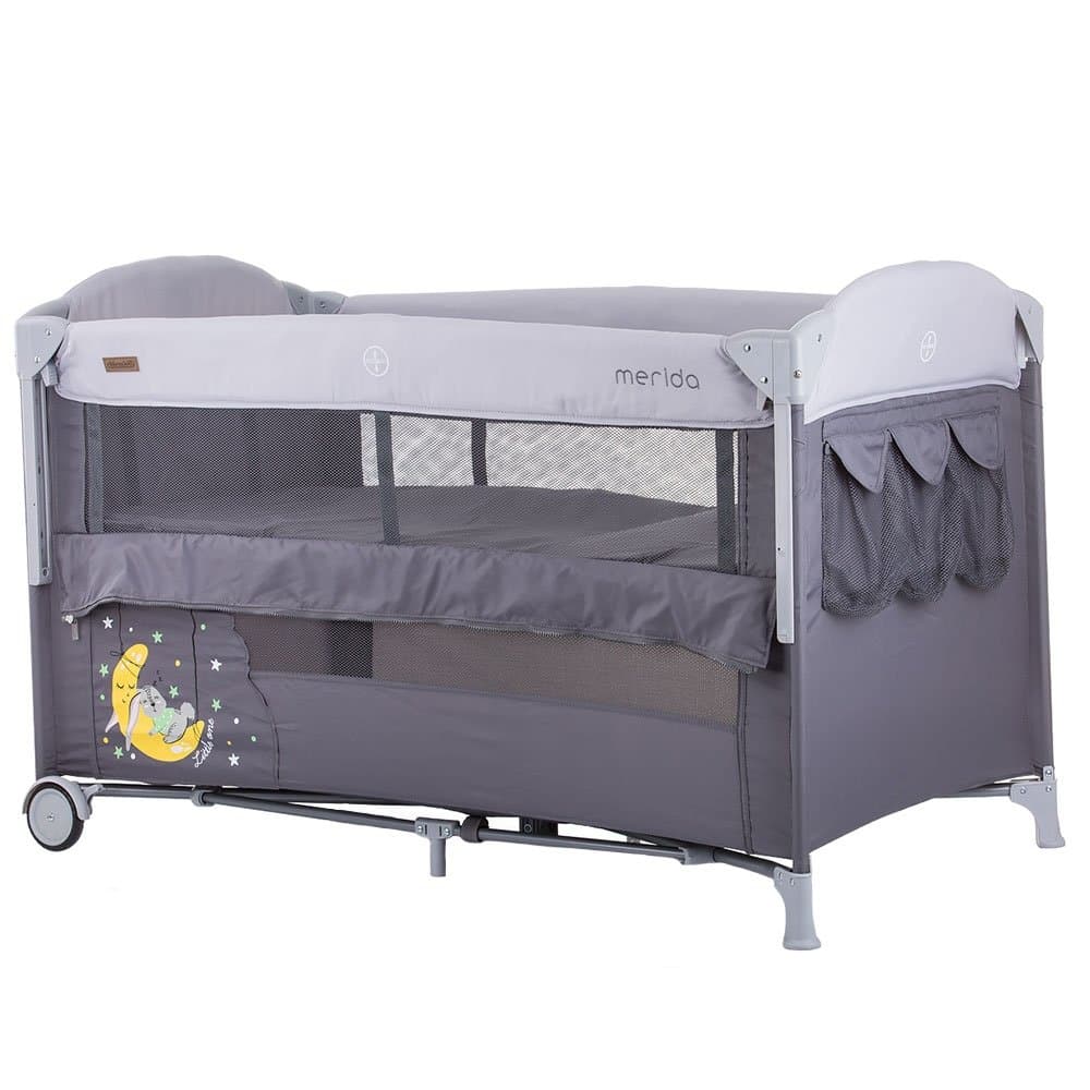 Patut pliabil Chipolino Merida platinum cu laterala culisanta, sistem side-sleeping, roti cu sistem de blocare, buzunare pentru accesorii, geanta pentru transport