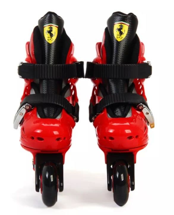 Role Ferrari, reglabile, masura 29-32, culoare rosie cu set protectie si casca