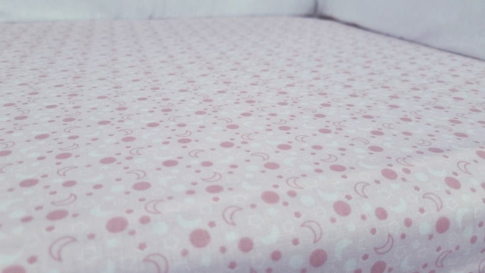 Set cearceafuri Pink Moon KidsDecor cu elastic din bumbac 70x110 cm