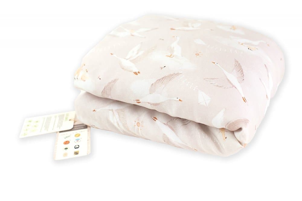 Pilota pentru copii din bumbac cu fata dubla si umplutura hipoalergenica BabySoft Gasca bej 140x100cm