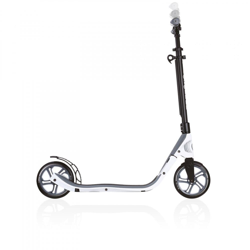 Trotineta Globber pliabila adult One NL 205 alb, cadru din aluminiu, ghidon reglabil, platforma antiderapanta, greutate admisa 100 kg