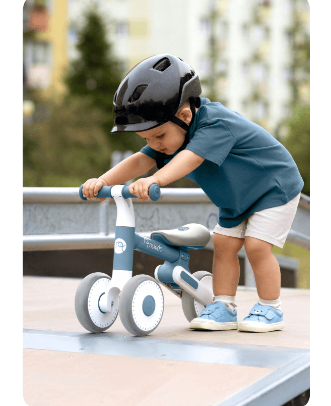 Bicicleta de echilibru Ride On Nukido Albastru, de la 12 luni,scaun moale, inaltime sezut reglabila, roti din spuma EVA, cadru rezistent, manere ergonomice cu opritoare, Unghi de virare sigur al rotii cu protectie anti-rotati