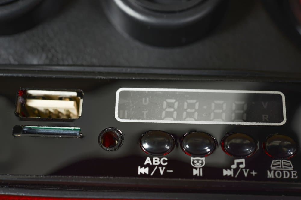 Masinuta electrica pentru copii cu Licenta Mercedes AMG GTR Red,telecomanda,roti EVA,3 nivele viteza,acumulator 12V4Ah,usi cu deschidere,lumini LED,mufa MP3