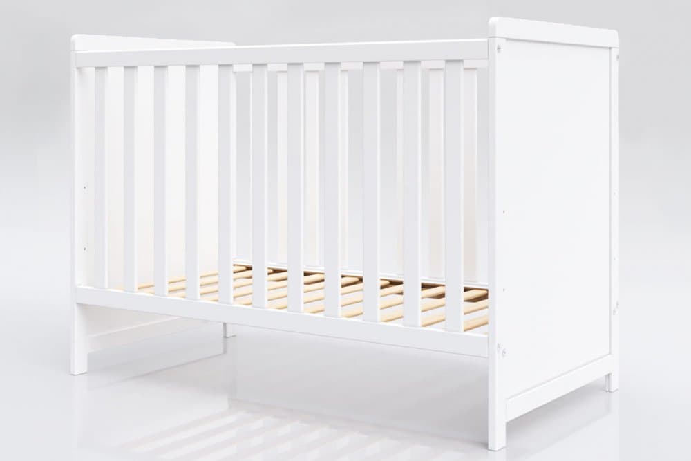 Set Patut din lemn 120x60 cm Nichiduta Lilia White cu margini rotunjite si somiera reglabila + Saltea cu husa detasabila din microfibra 10 cm grosime Nichiduta Cocos Comfort +