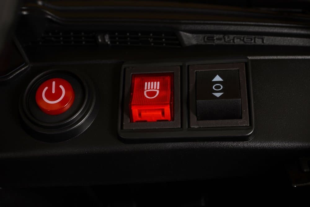 Masinuta electrica pentru copii Audi SQ8 E-Tron Blue vopsit,roti EVA,telecomanda 2.4G,2 motoarex25w,lumini LED,unitate audio cu BluetoothUSBMP3,volum reglabil,acumulator 12V7Ah,pornire la buton,centura,sarcina admisa 25kg