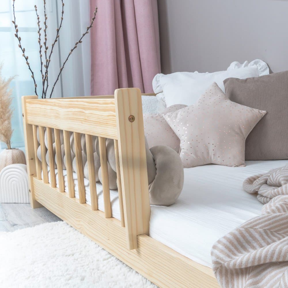 Pat pentru copii Montessori cu balustrada, Little Amy, Charlie, balustrade cu bare rotunde, Natur, 90 x 180 cm