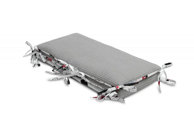 Aparatoare pentru patut Sensillo Waffle Mice Grey 180x30cm cu doua fete din bumbac, umplutura antialergica,prindere cu panglici