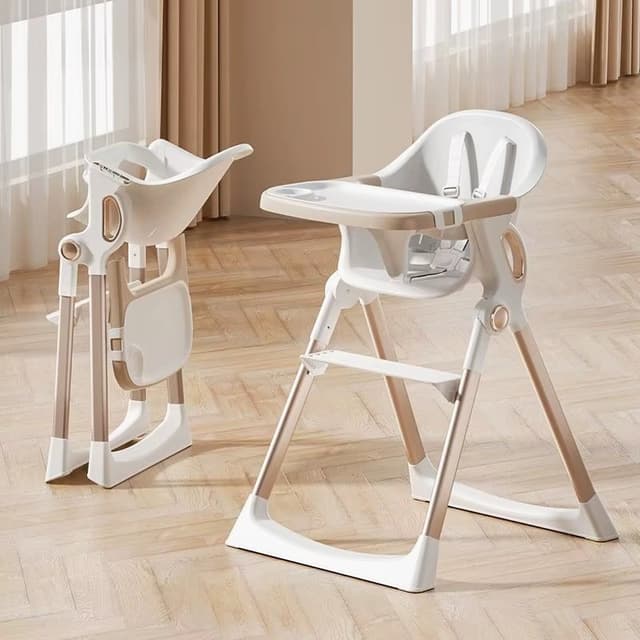 Scaun de masa pentru copii Little Mom beige, sistem anti-ridicicare, centura de siguranta, echipat cu roti, tavita de masa detasabila, pliere rapida si compacta, dimensiune 54 x 67 x 88 cm