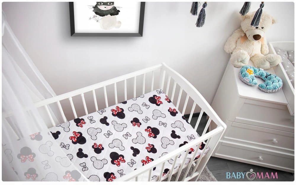 Cearceaf cu banda elastica pentru pat copii dimensiune 160 x 80 cm, 100 bumbac, BabyMam Minnie Mouse