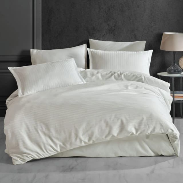 Lenjerie Somnart pentru pat dublu cu 4 piese, cearceaf pat clasic 240 x 260 cm, cearceaf pilota 200 x 230 cm, 2 fete de perne 50 x 70 cm, din bumbac damasc crem