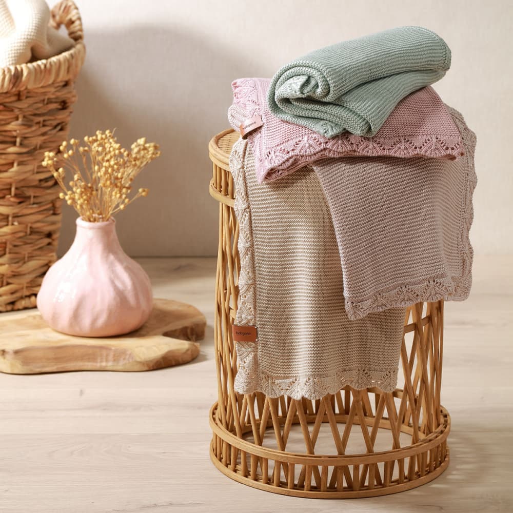 Paturica tricotata Babyono 167401 din fibre de bambus roz 75x100 cm