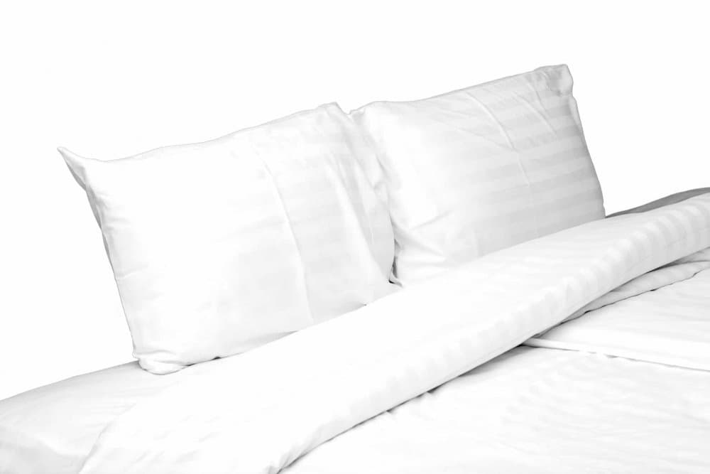 Set lenjerie de pat alba din bumbac damasc cu 4 piese pentru 2 persoane 220x260 cm