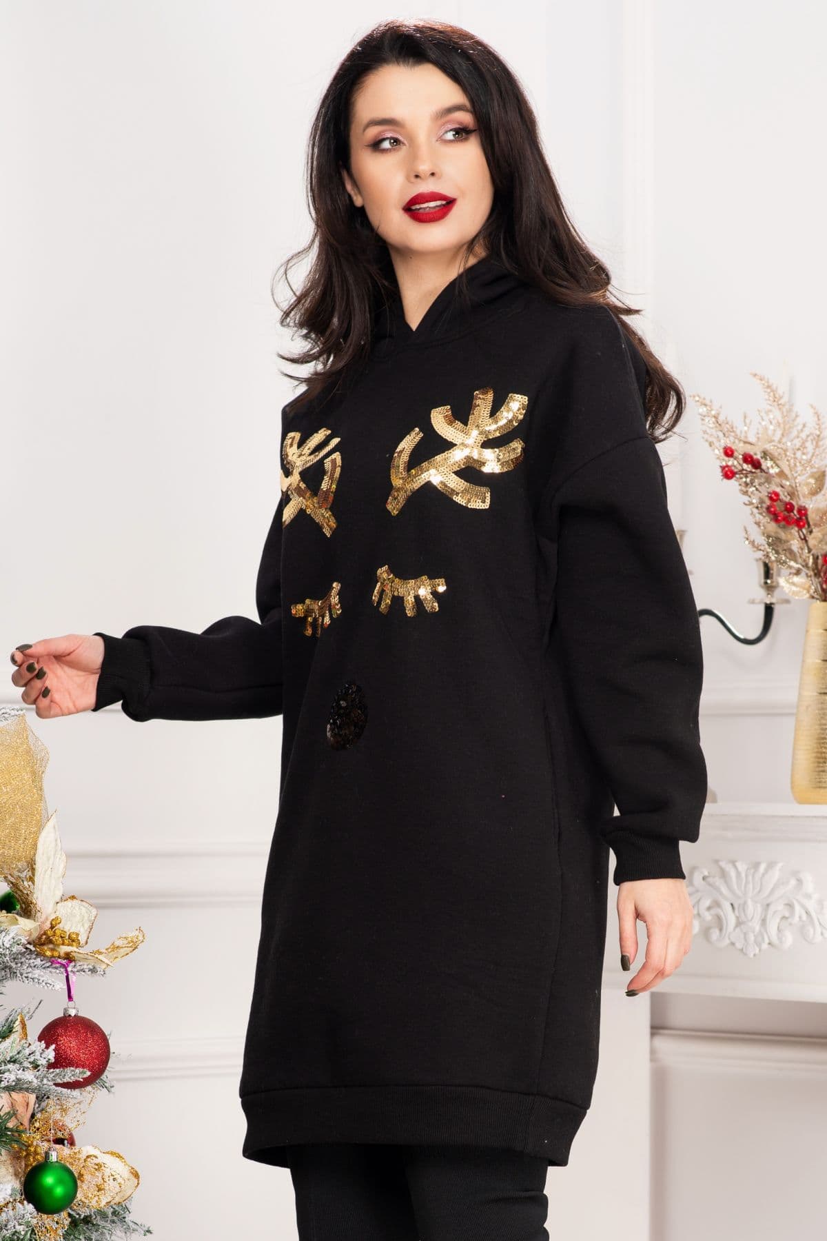 Pulover negru lejer cu model din paiete tip ren