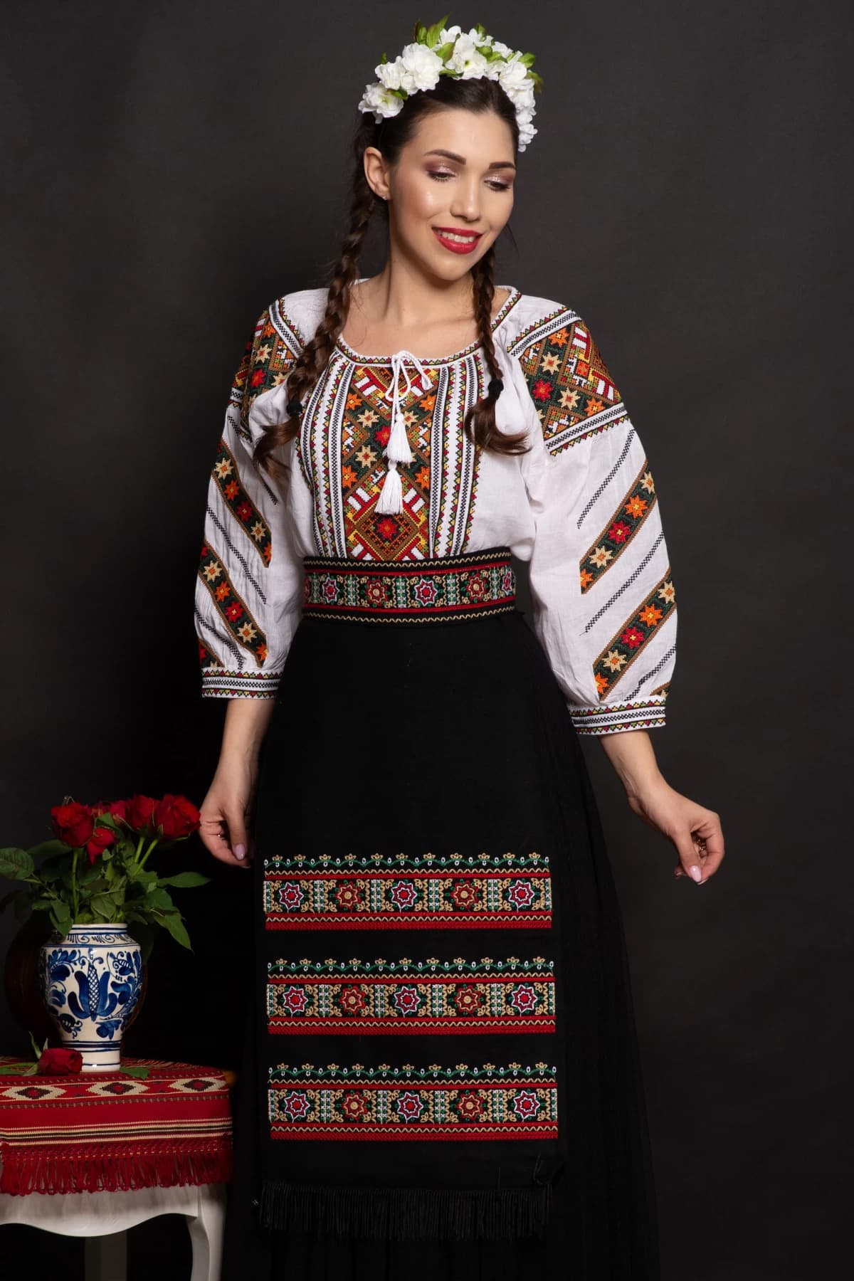Brau dama traditional Petunia brodat cu simbolul stelei