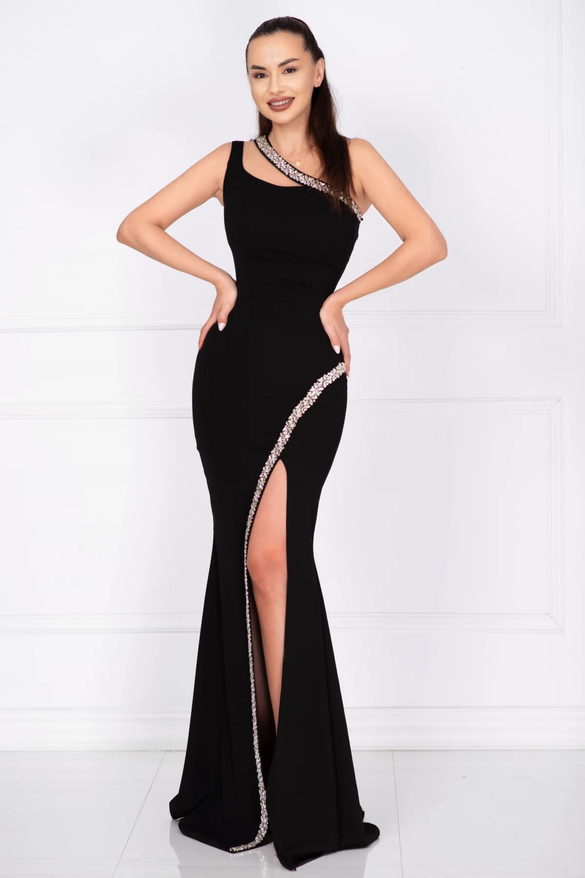 Rochie de seara neagra lunga Florence decorata cu pietre sclipitoare
