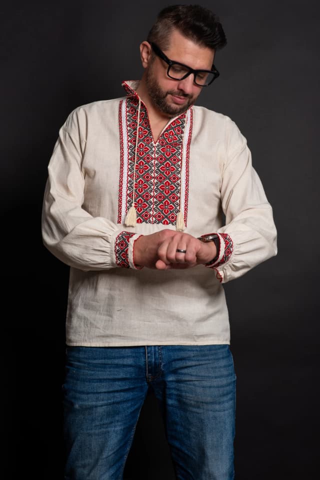 Ie traditionala barbati din bumbac bej Darius brodata cu simbolul crucii